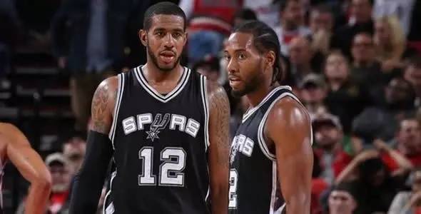 如同一块巨 如同一块巨